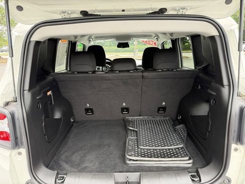 Used 2023 Jeep Renegade Altitude w/ Convenience Group I AWD/4WD image 31