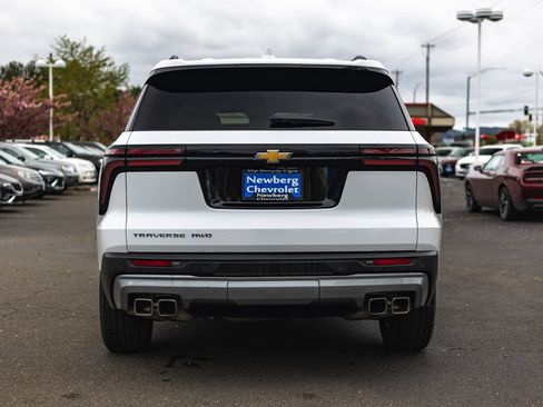 Used 2025 Chevrolet Traverse LT w/ Driver Confidence Package AWD/4WD image 10