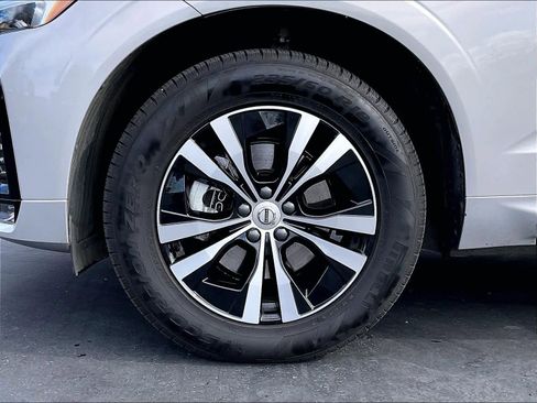 Used 2025 Volvo XC60 B5 Core image 11