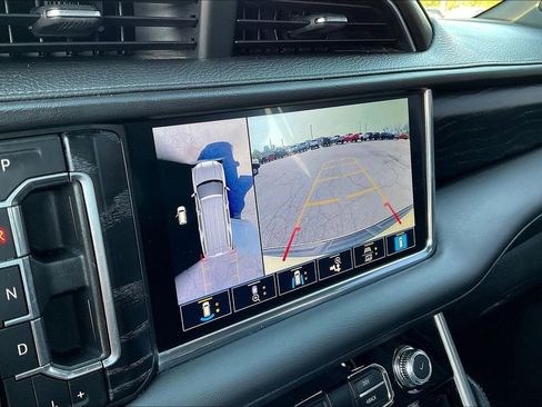 Used 2021 GMC Yukon Denali w/ Denali Premium Package image 23