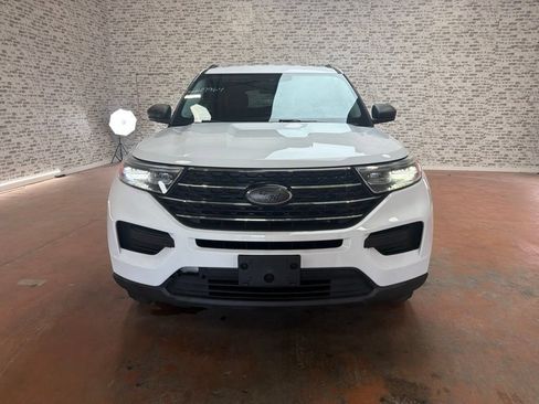 Used 2021 Ford Explorer XLT AWD/4WD image 2