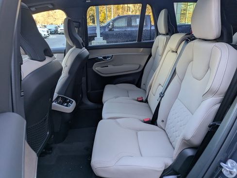 New 2026 Volvo XC90 B5 Core image 16