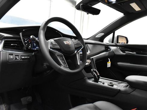 Used 2025 Cadillac XT5 Premium Luxury w/ Technology Package AWD/4WD image 7