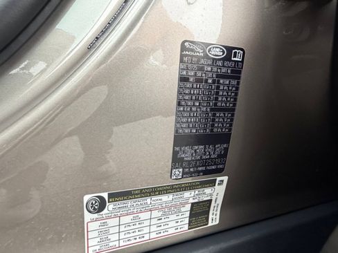 New 2026 Land Rover Discovery Dynamic SE image 23