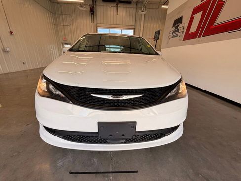 Used 2023 Chrysler Voyager LX FWD image 38