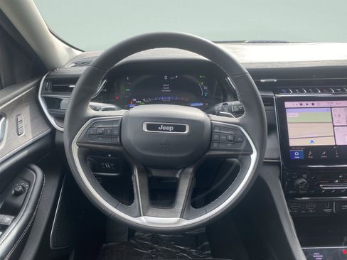 Used 2023 Jeep Grand Cherokee BASE image 13