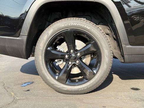 New 2025 Jeep Grand Cherokee L Limited w/ Black Appearance Package image 10