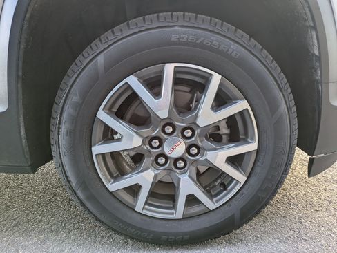 Used 2023 GMC Acadia SLE image 29