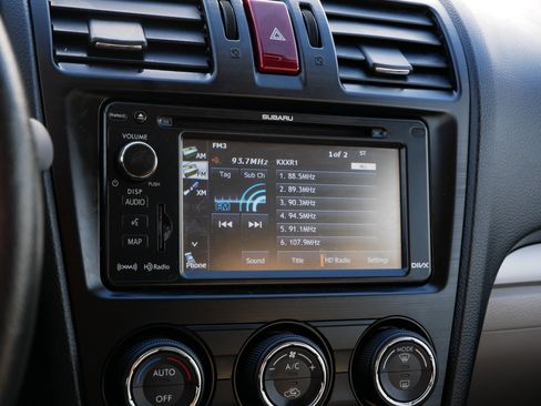 Used 2015 Subaru Forester 2.5i Limited image 22