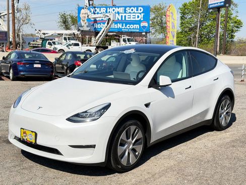 Used 2021 Tesla Model Y Long Range image 9