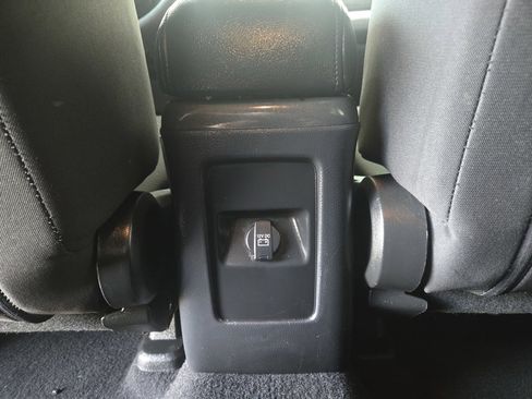 Used 2018 Dodge Journey SXT image 32