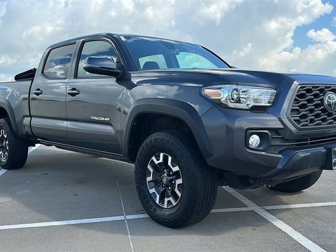 Used 2022 Toyota Tacoma TRD Off-Road AWD/4WD image 7