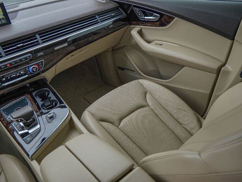 Used 2019 Audi Q7 3.0T Premium Plus w/ Premium Plus Package image 27