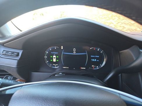 Used 2016 Cadillac Escalade Luxury image 12