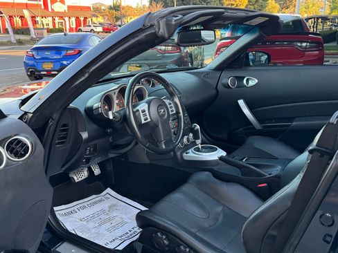 Used 2007 Nissan 350Z Touring RWD image 11