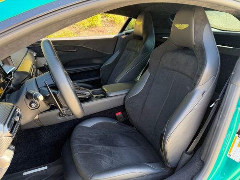 Used 2025 Aston Martin V8 Vantage Coupe image 22