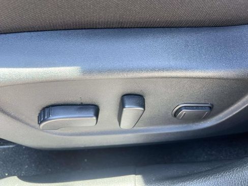 Used 2020 Nissan Rogue SV AWD/4WD image 16