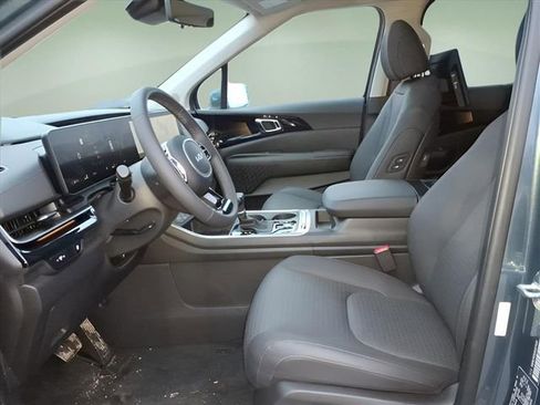Used 2025 Kia Carnival SX Prestige image 11