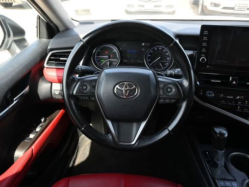 Used 2021 Toyota Camry XSE FWD image 9