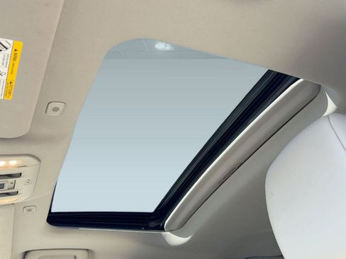 Used 2023 Toyota Highlander XLE image 14