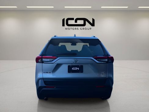 Used 2019 Toyota RAV4 LE image 4