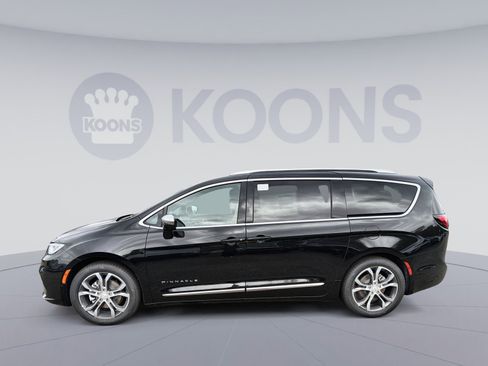New 2026 Chrysler Pacifica Pinnacle image 2