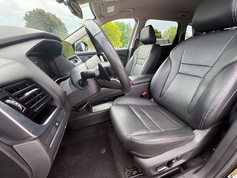 Used 2024 Nissan Rogue SL AWD/4WD image 26