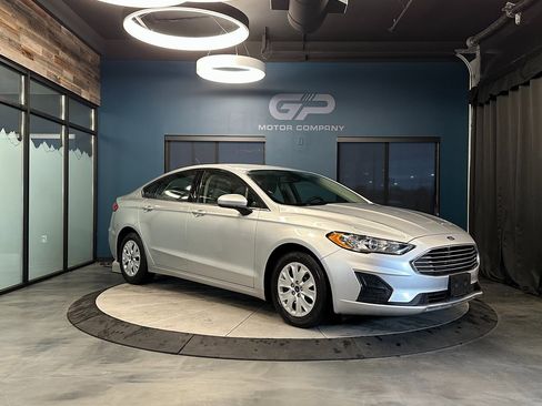 Used 2019 Ford Fusion S image 1
