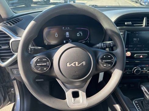 Used 2023 Kia Soul LX w/ LX Technology Package image 18