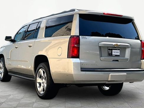 Used 2017 Chevrolet Suburban LT RWD image 12