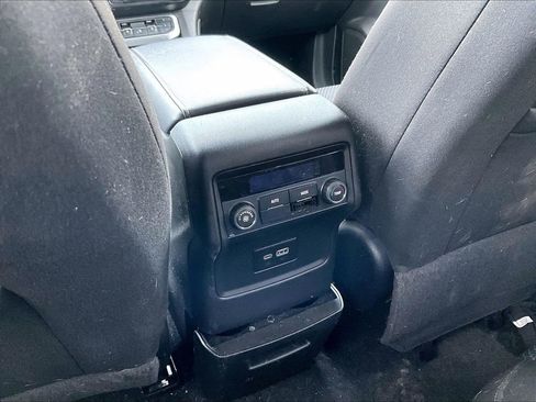 Used 2021 GMC Acadia SLE image 32