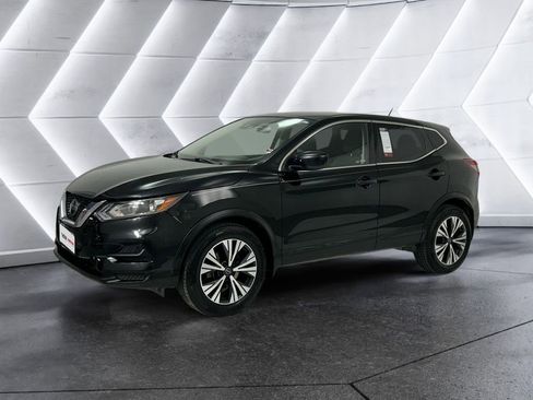 Used 2020 Nissan Rogue Sport S image 3