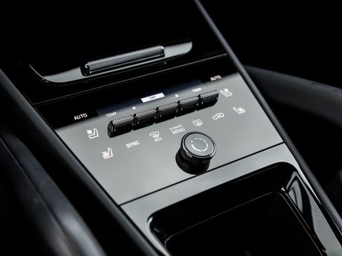 Certified 2025 Porsche Cayenne E-Hybrid Coupe image 27