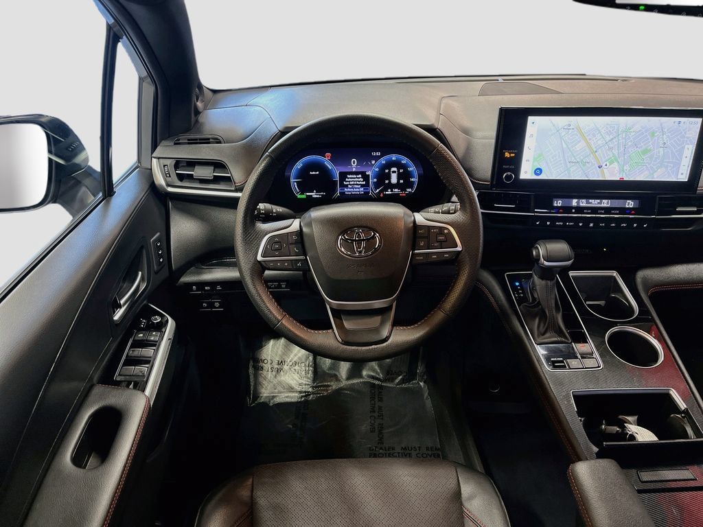 Used 2025 Toyota Sienna XSE w/ XSE Premium Package FWD image 24