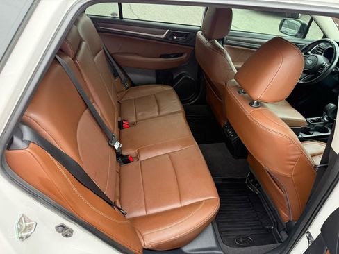 Used 2019 Subaru Outback 3.6R Touring AWD/4WD image 18