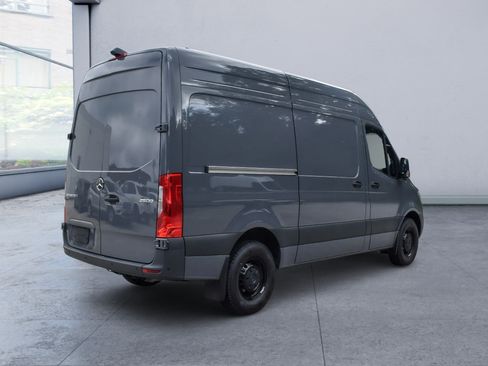 Used 2024 Mercedes-Benz Sprinter 2500 image 6