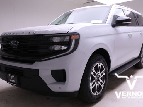 New 2026 Ford Expedition Active image 1