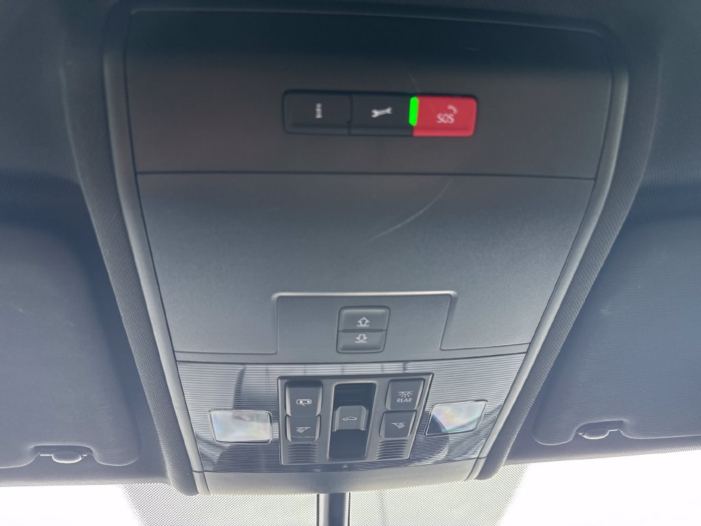 Used 2022 Volkswagen Atlas Cross Sport SE FWD image 21