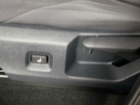 Used 2025 Toyota Tacoma SR5 image 15