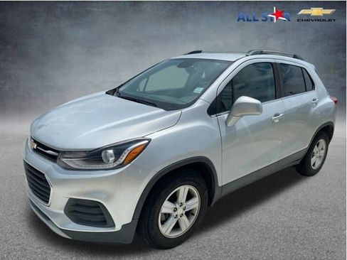Used 2020 Chevrolet Trax LT FWD image 1
