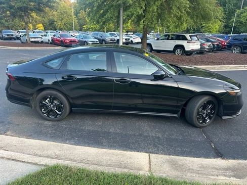 Used 2025 Honda Accord SE image 10