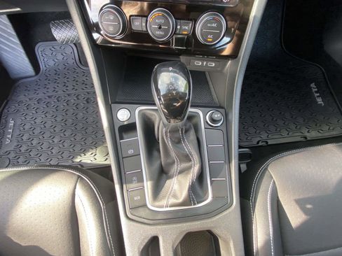 Certified 2024 Volkswagen Jetta SE FWD image 19