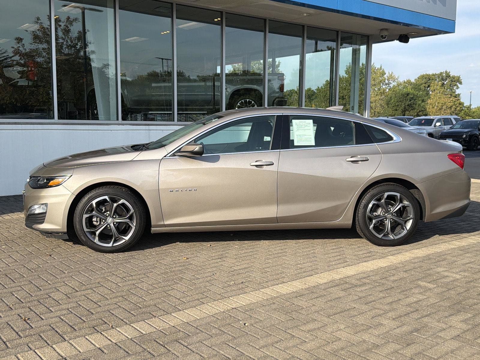 Used 2024 Chevrolet Malibu LT FWD image 2