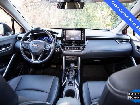 Used 2022 Toyota Corolla Cross XLE image 22