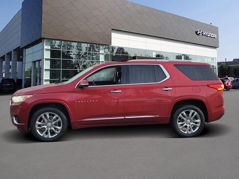 Used 2021 Chevrolet Traverse High Country image 3