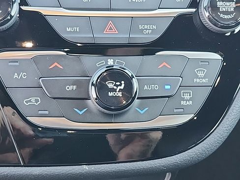 New 2026 Chrysler Pacifica Select image 5