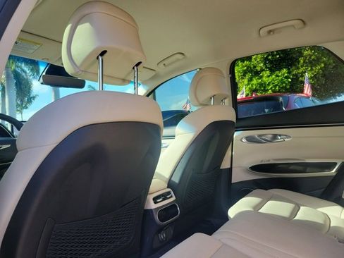 Used 2023 Genesis GV70 2.5T image 12