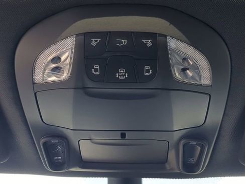 New 2026 Chrysler Pacifica Limited w/ Uconnect Theater Family Group image 28