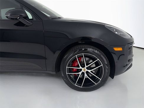 Certified 2023 Porsche Macan S AWD/4WD image 28