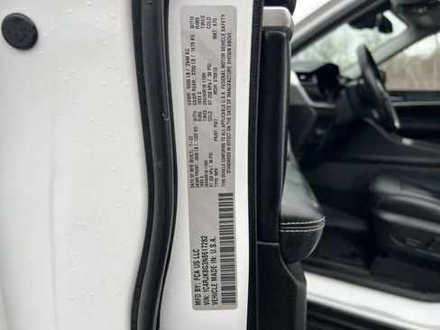 Used 2022 Jeep Grand Cherokee L Limited AWD/4WD image 26